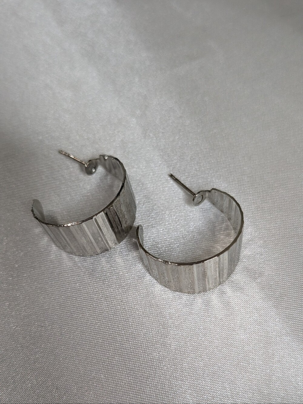 Vintage Silver Tone Vertical Ribbed Open J-Hoop Earrings